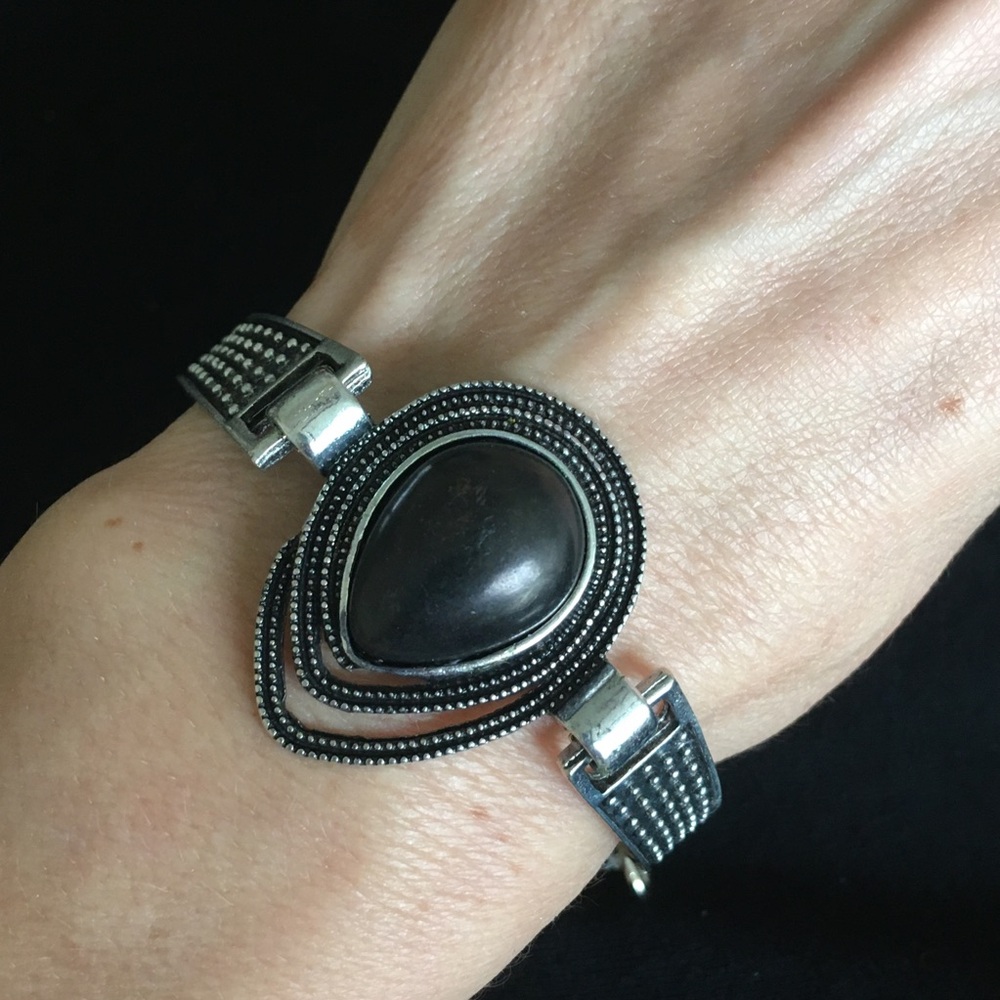 Black Stone Silver Tone Fashion Jewelry Bracelet